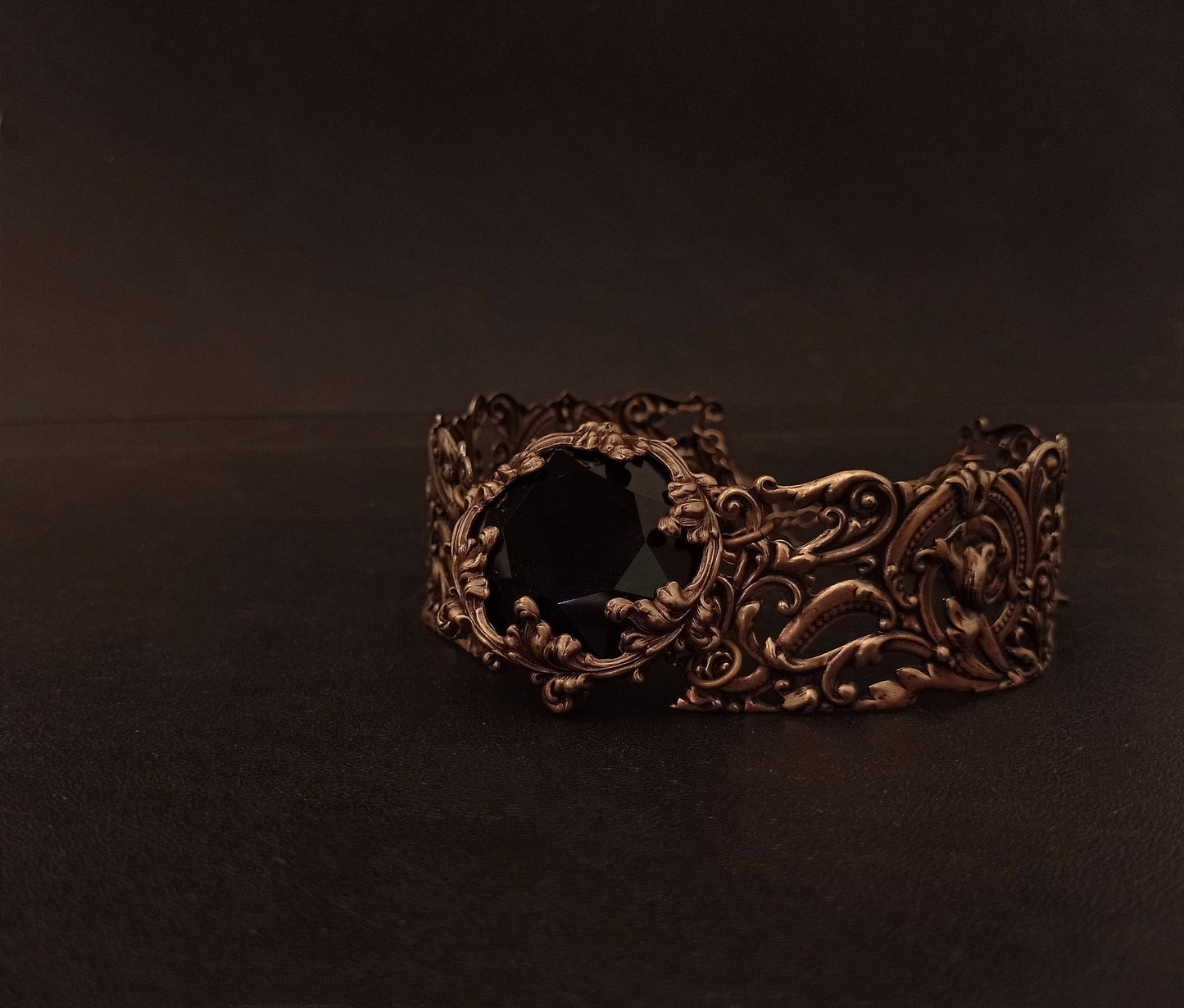 Black crystal collar