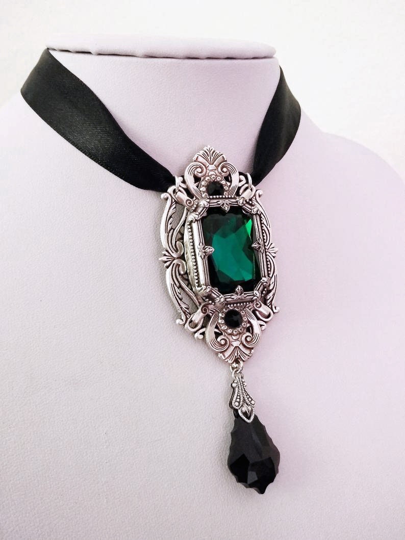 Grand Gothic Pendant