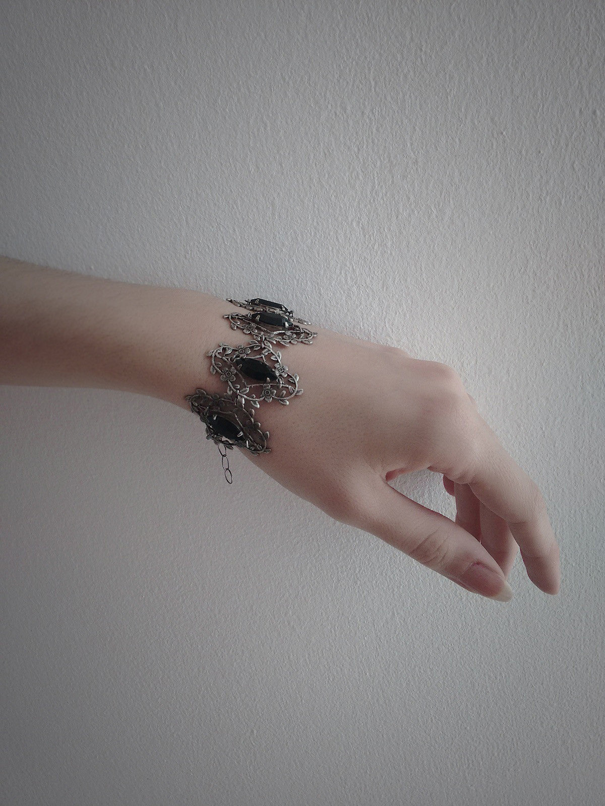 Silver leaves bracelet with black Swarovski