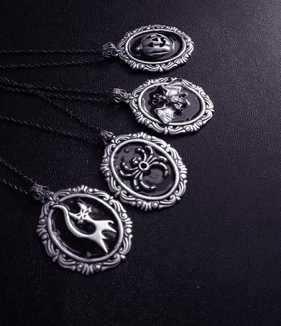 Black Halloween Necklace - Aranwen's Jewelry
- 2