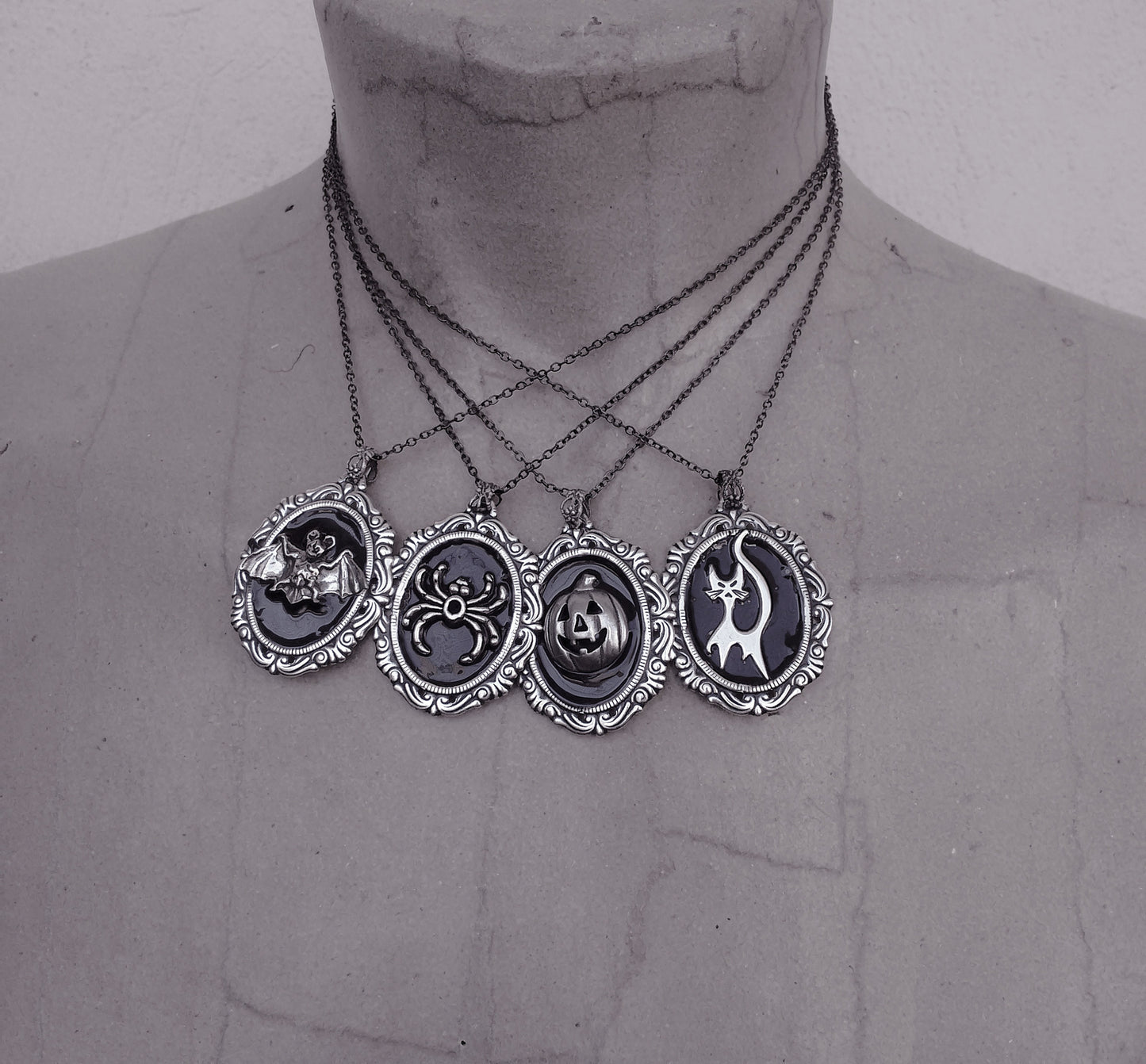 Black Halloween Necklace - Aranwen's Jewelry
 - 3