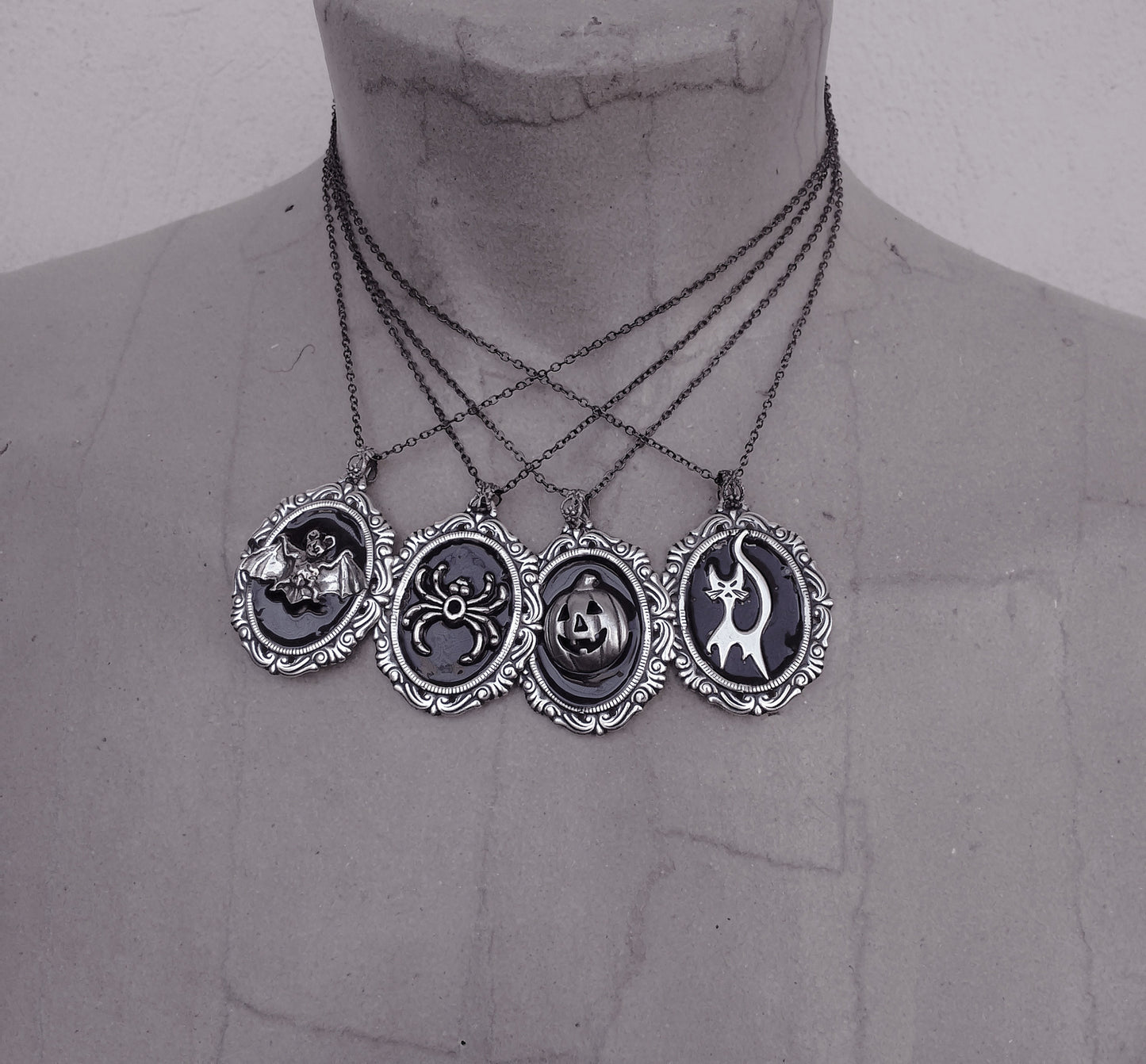 Black Halloween Necklace - Aranwen's Jewelry
- 3