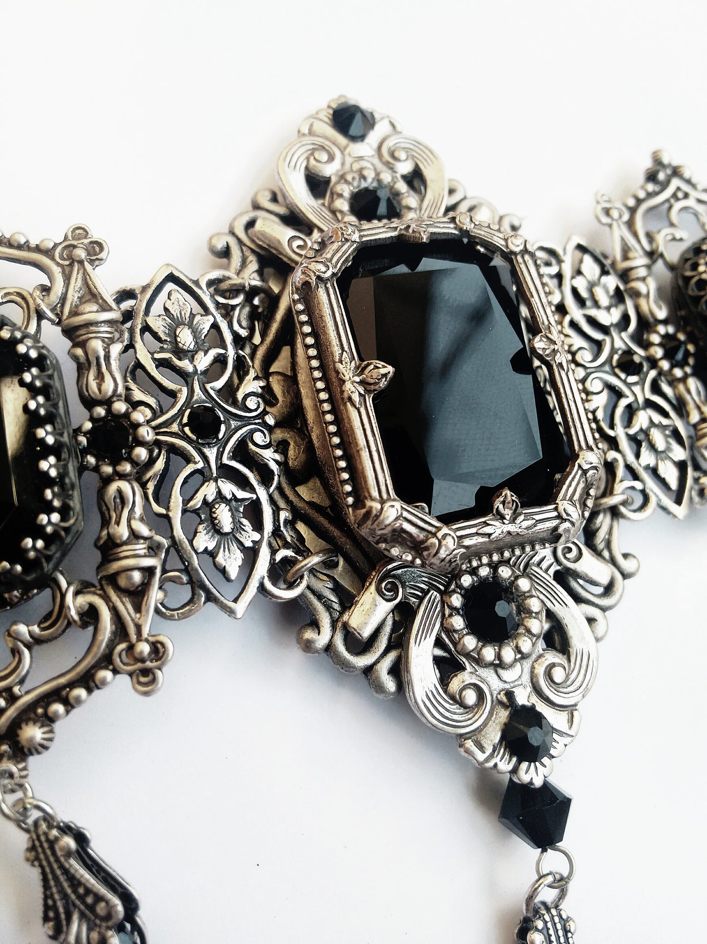 Grand Gothic Choker