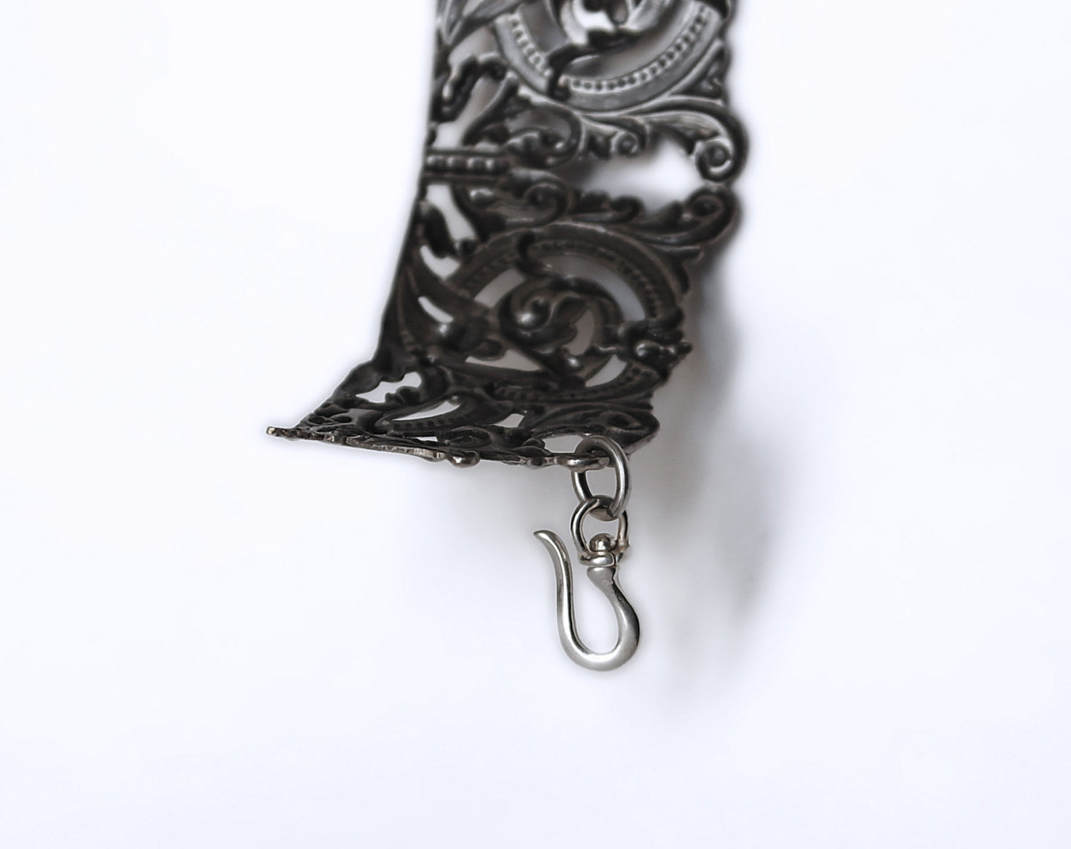 Silver Filigree Choker with Clear Swarovski Crystal - Aranwen's Jewelry
 - 3