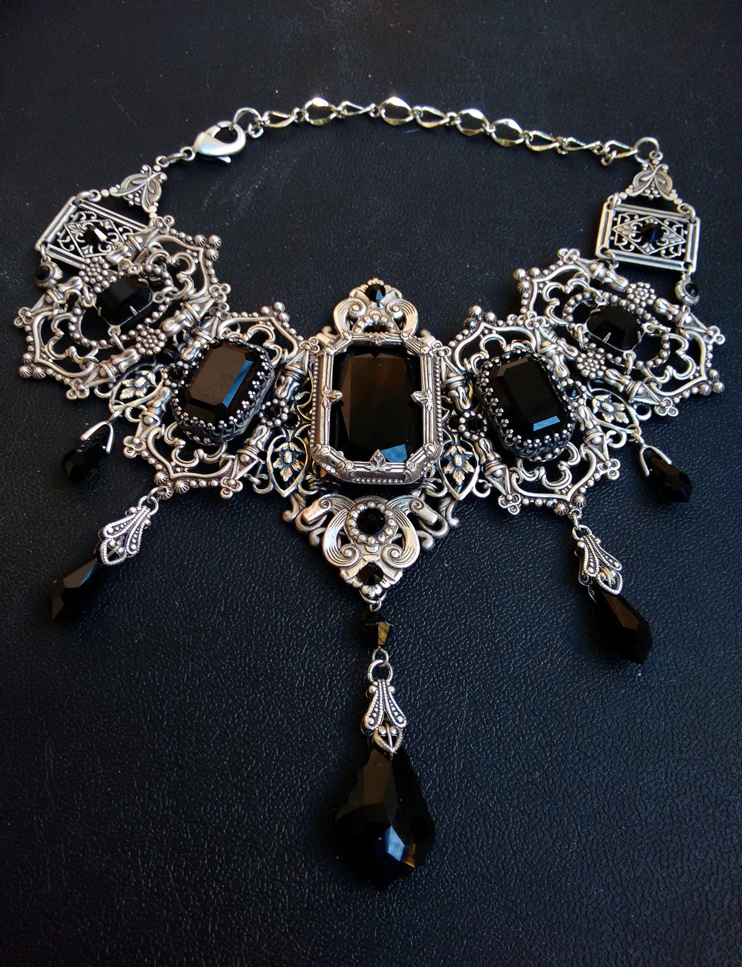 Grand Gothic Choker and Earrings Set