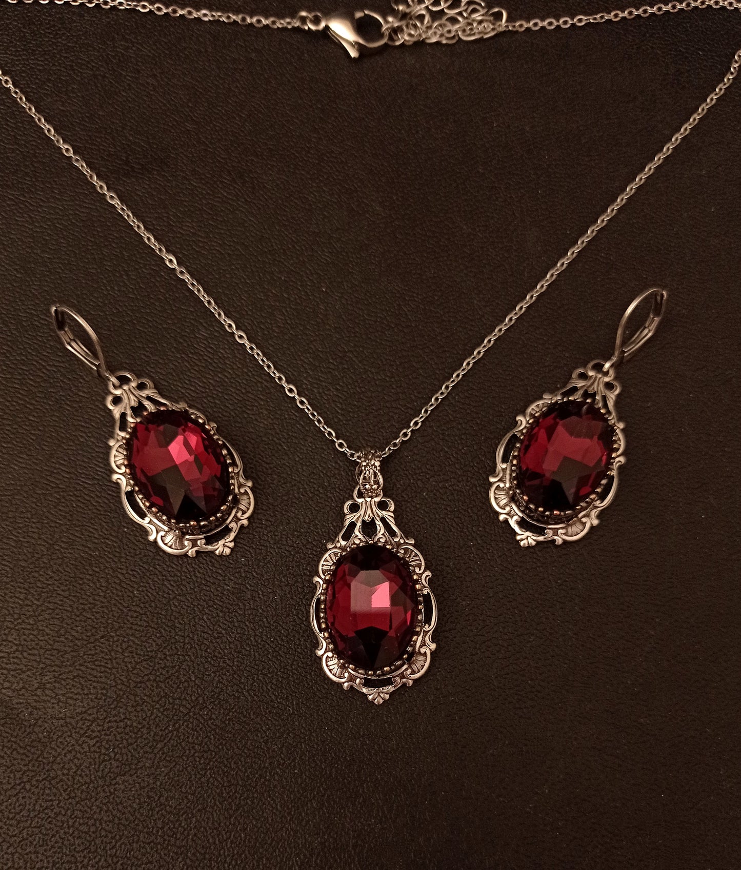 Burgundy Set of Necklace and Earrings