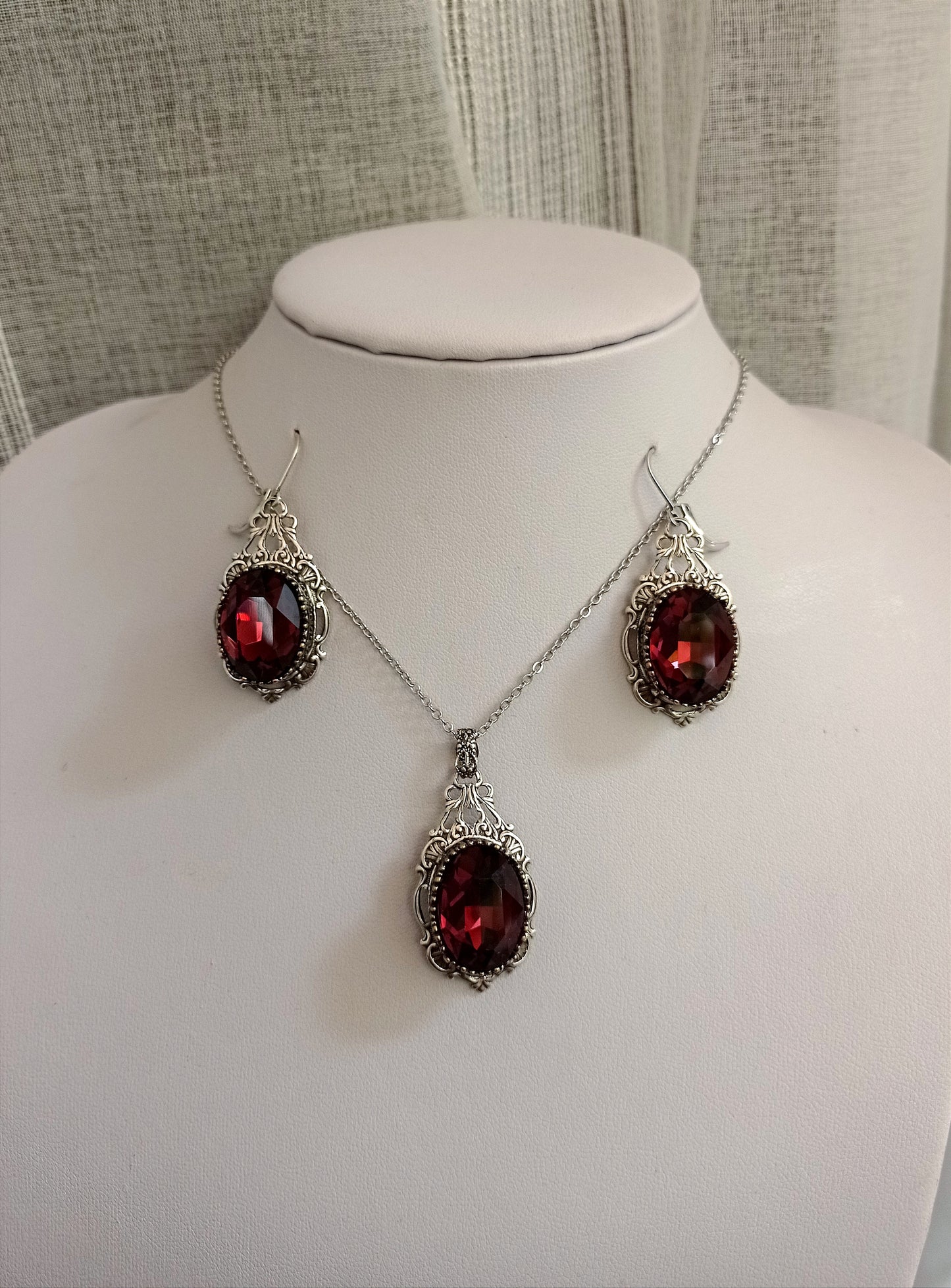 Burgundy Set of Necklace and Earrings