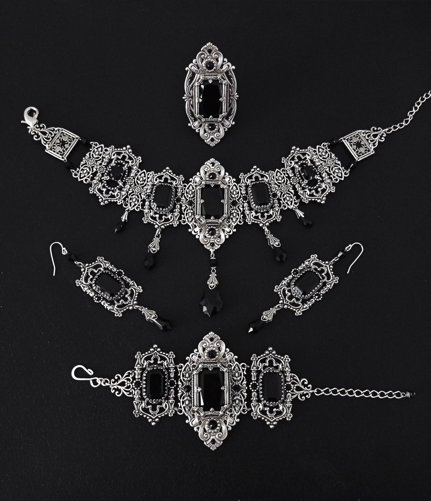 Make your wedding photos look like fairytale illustrations with this breathtaking Victorian Gothic Wedding Jewelry SET of Choker, Bracelet, Ring and Earrings with large Black crystal jewels. 