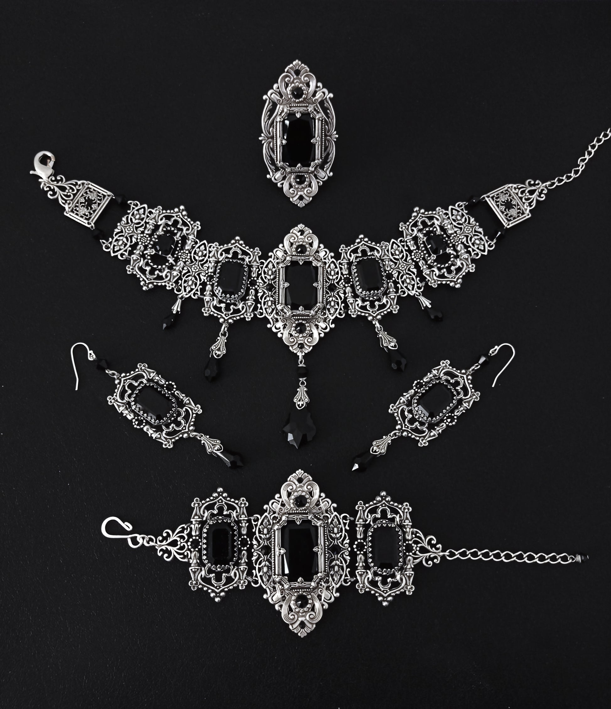Make your wedding photos look like fairytale illustrations with this breathtaking Victorian Gothic Wedding Jewelry SET of Choker, Bracelet, Ring and Earrings with large Black crystal jewels. 