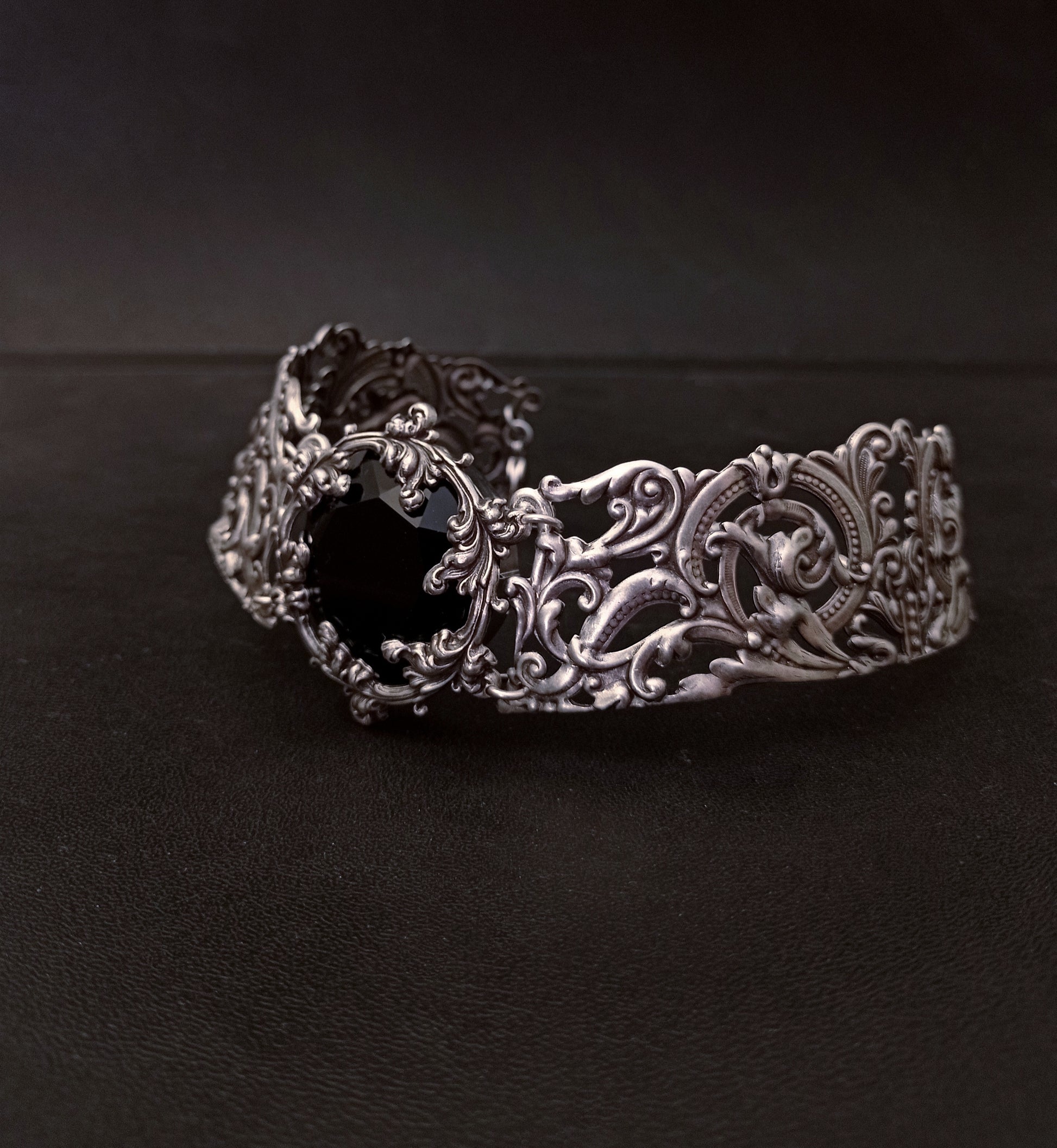 A refined silver choker set with a captivating black stone, embodying timeless luxury and style.