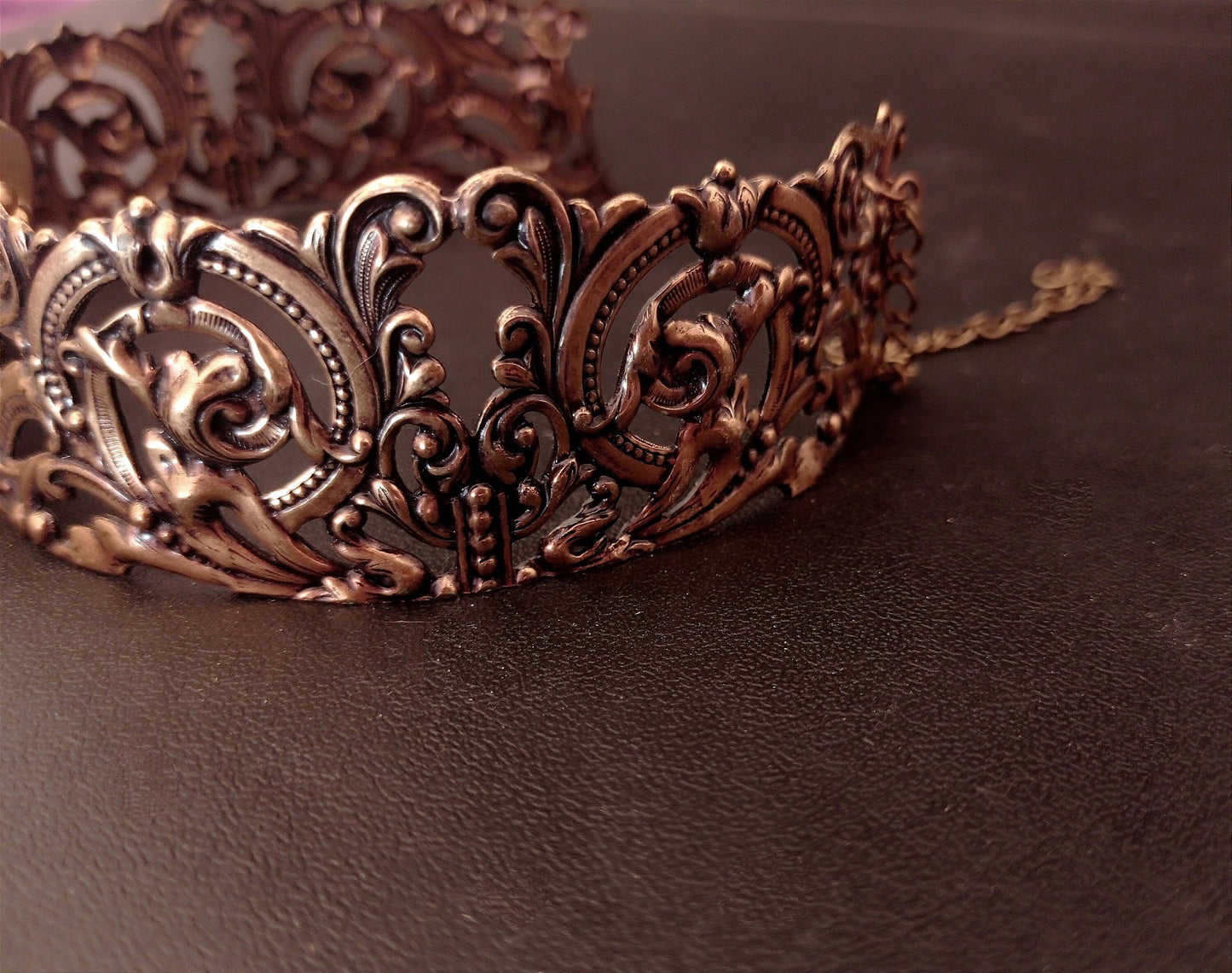 Brass choker with round crystal