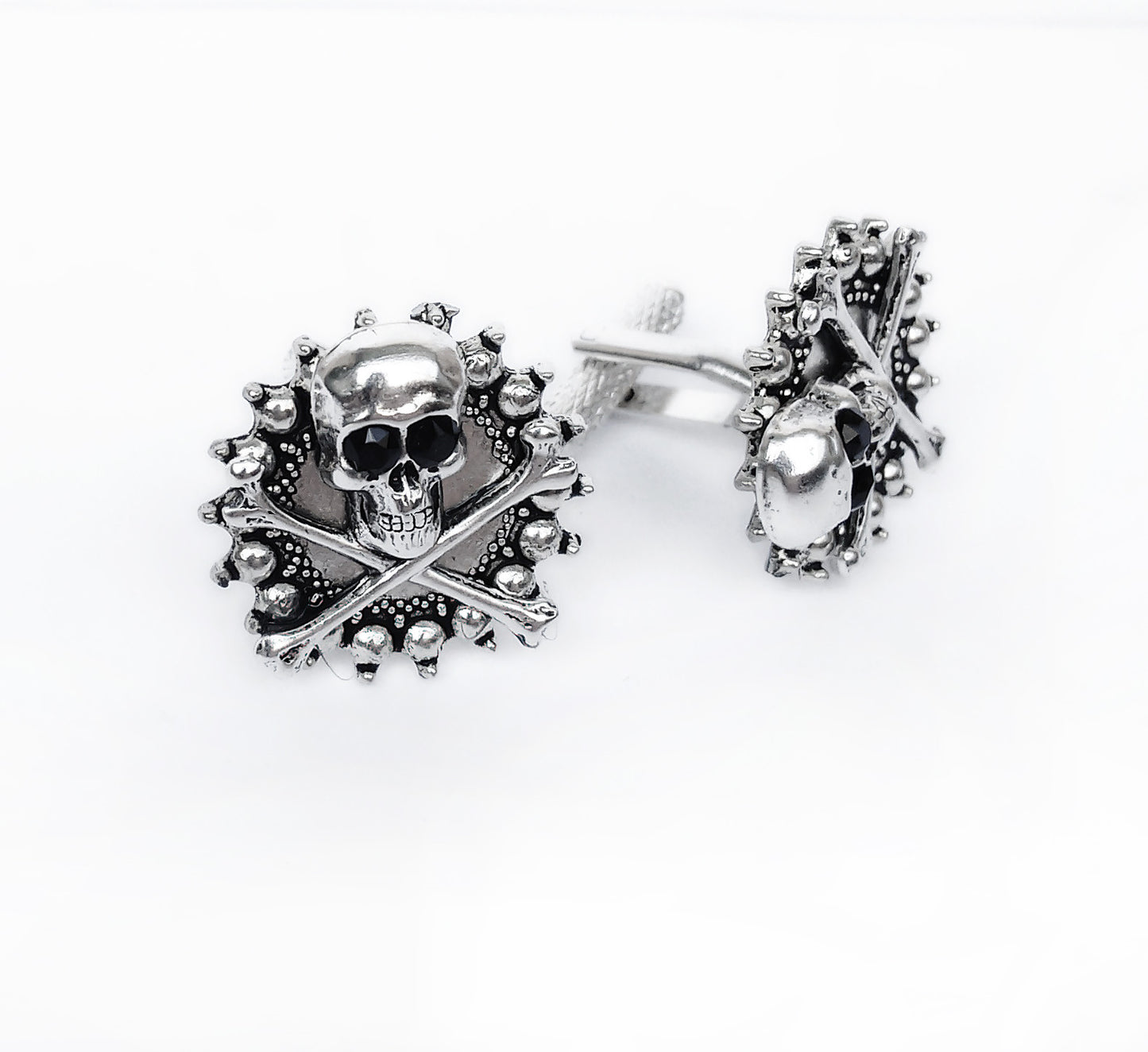 Skull and Bones Cufflinks - Aranwen's Jewelry
 - 1