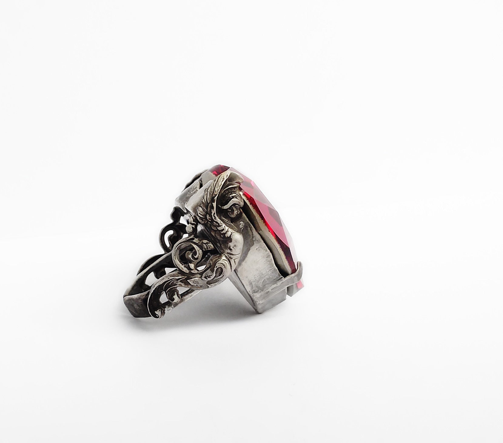 Valkyries Heart Ring - Aranwen's Jewelry
 - 2