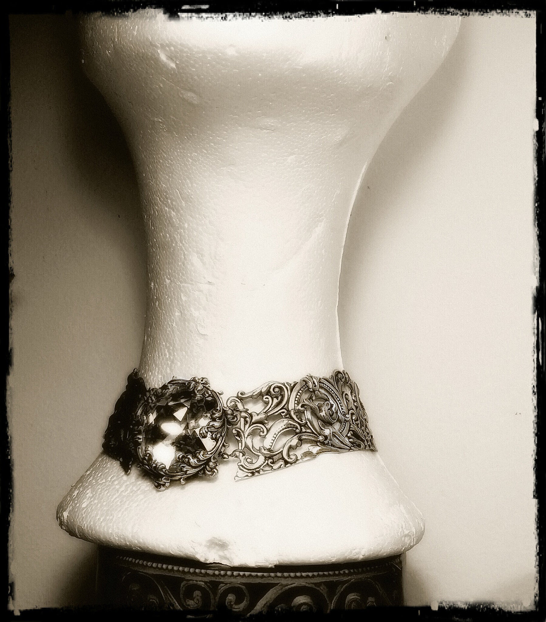 Silver Filigree Choker with Clear Swarovski Crystal - Aranwen's Jewelry
 - 5