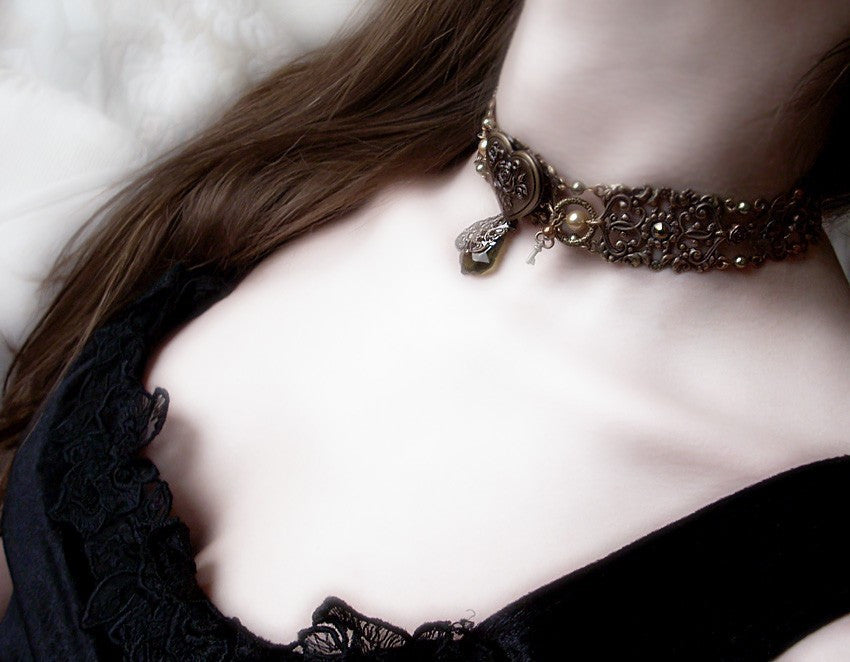 Vintage Brass Locket Choker with Green Crystals - Aranwen's Jewelry
 - 2