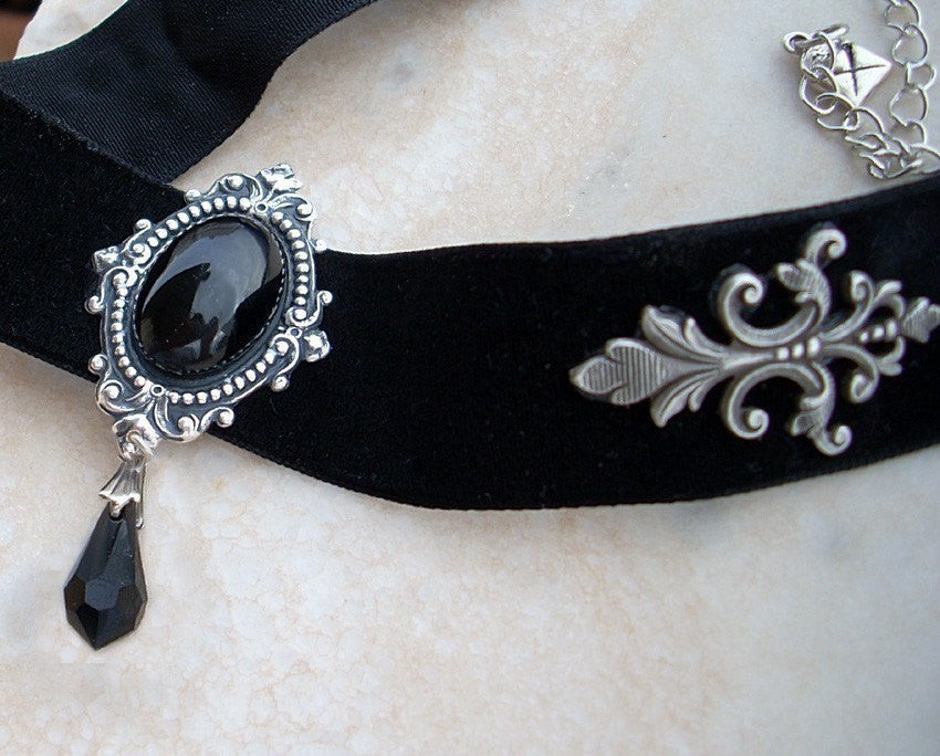 Black Velvet Choker with Onyx and Swarovski Crystal - Aranwen's Jewelry
 - 1