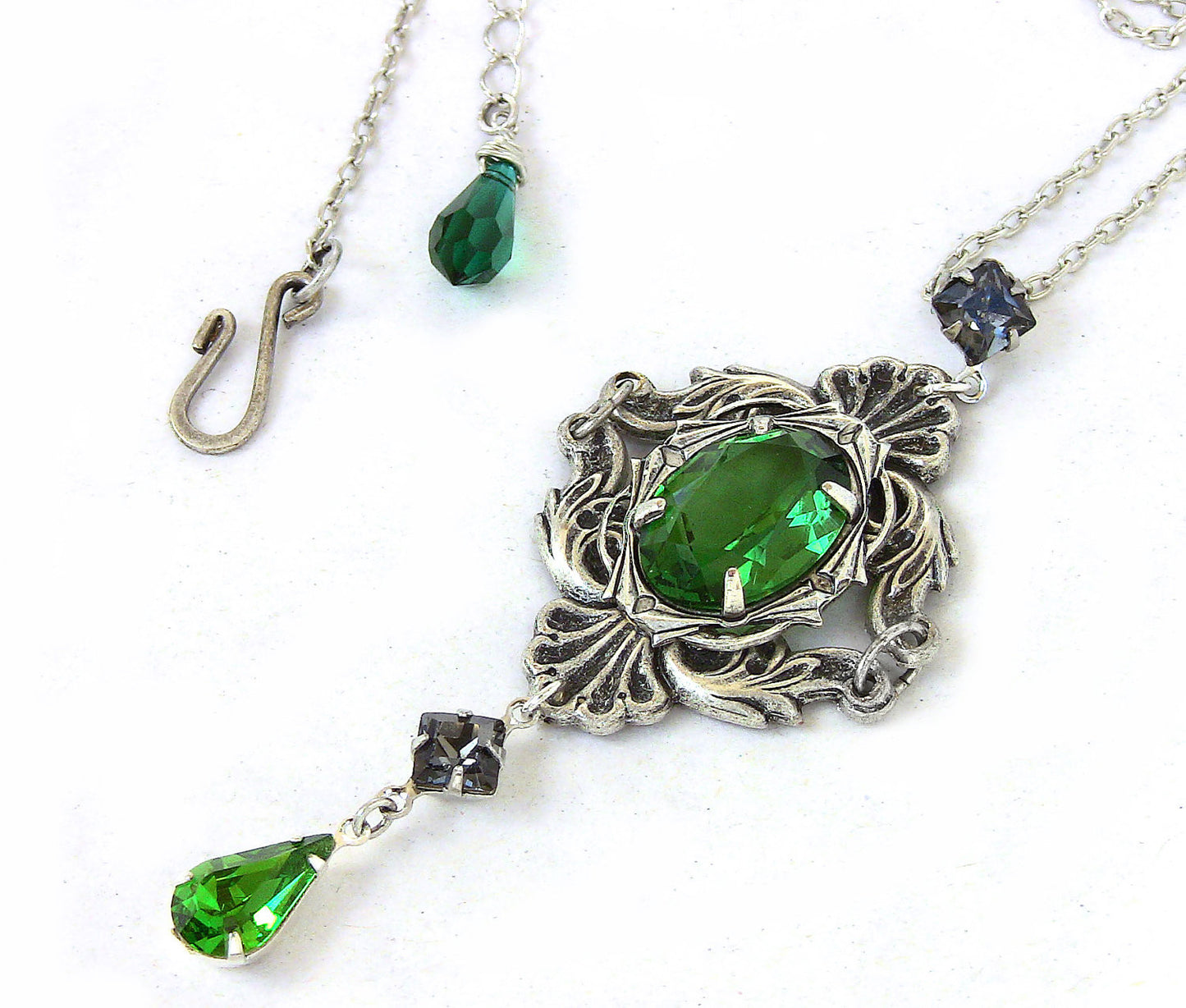 Green Gothic Necklace with Swarovski Crystal Rhinestones - Aranwen's Jewelry
 - 4