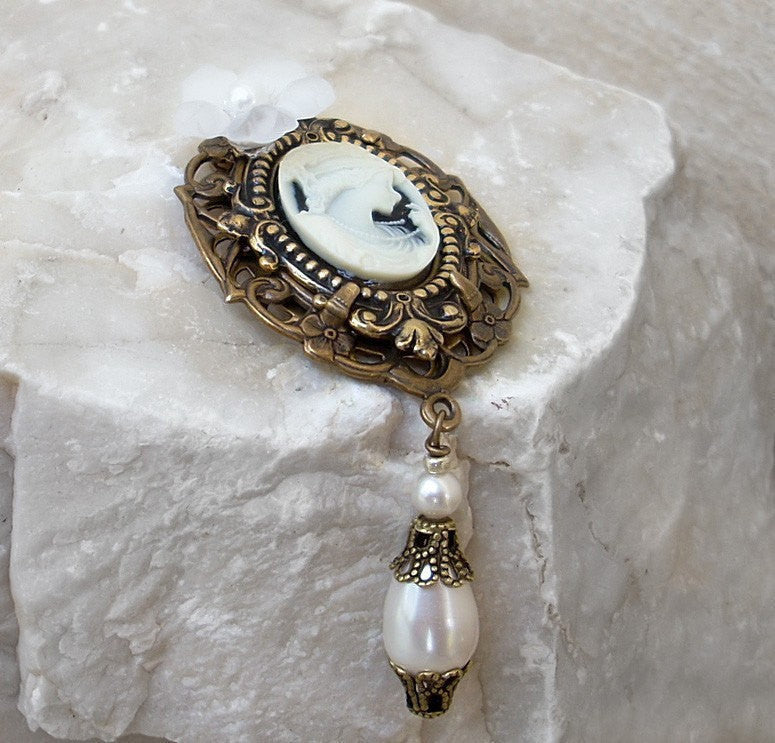 Brass Brooch with White Cameo and Pearls - Aranwen's Jewelry
 - 2