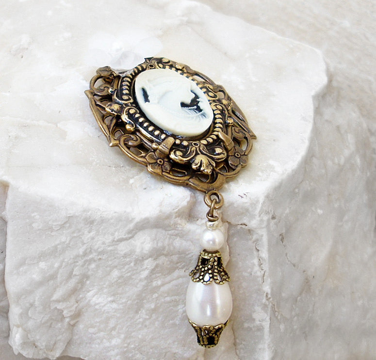 Brass Brooch with White Cameo and Pearls - Aranwen's Jewelry
 - 1
