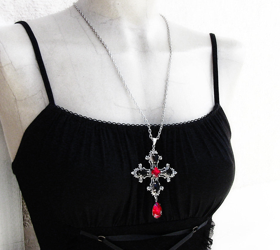 Gothic Cross Pendant with Red and Black Swarovski - Aranwen's Jewelry
 - 3