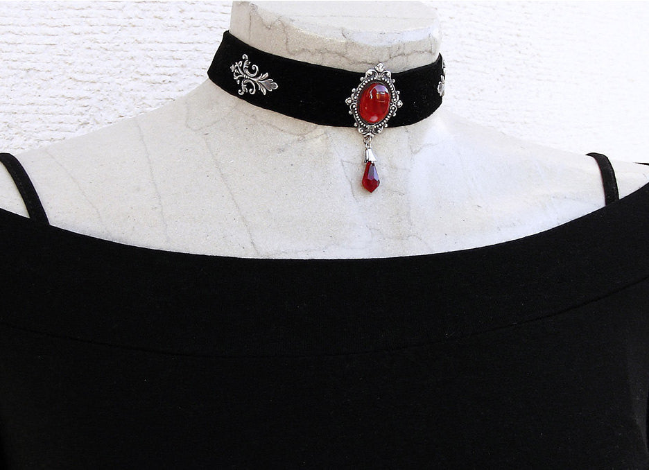 Black Velvet Choker with Onyx and Swarovski Crystal - Aranwen's Jewelry
 - 3